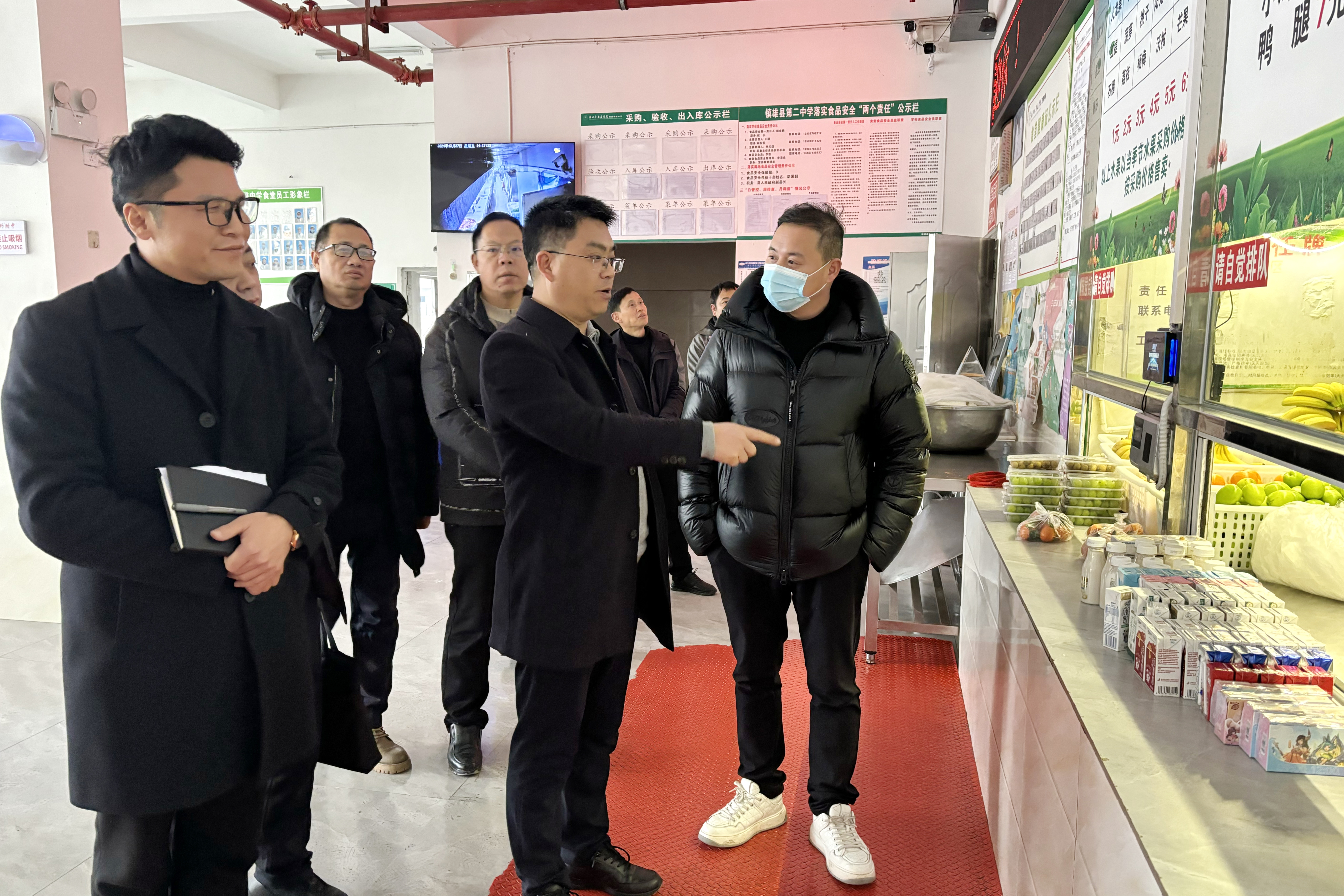杨绪春到浙江外国语学院附属镇雄中学调研