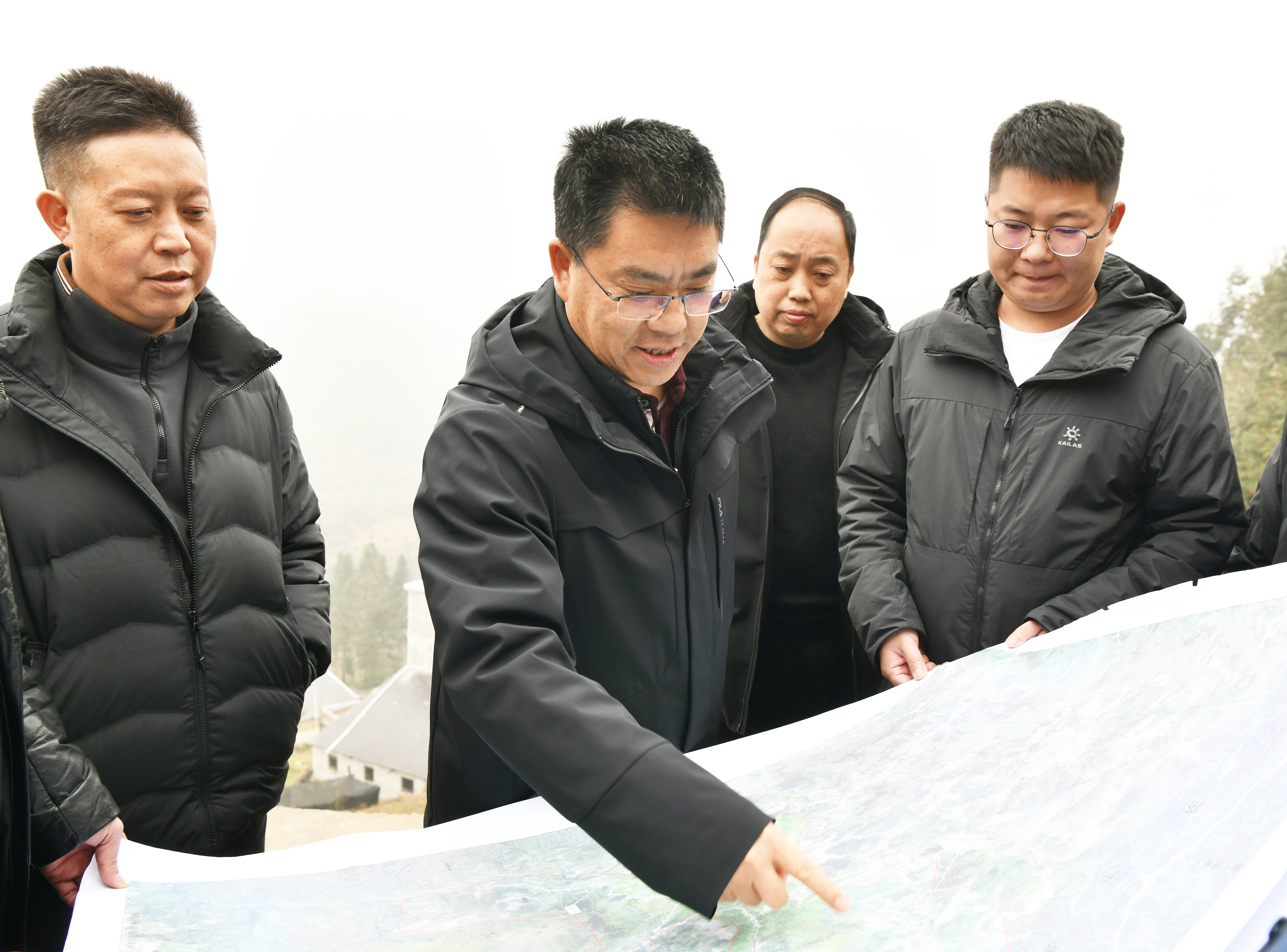 杨绪春到盐源镇调研化工园区建设